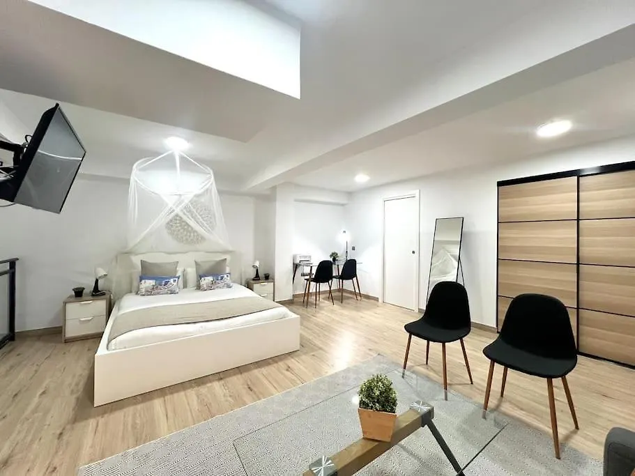 Duplex Cienfuegos I & Old Town By Ele Apartments Малага 0*,  Испания