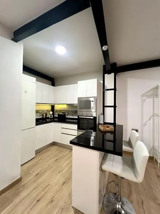 Duplex Cienfuegos I & Old Town By Ele Apartments Малага